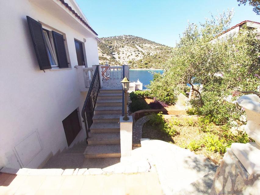 Apartments Carmen Vinišće Extérieur photo