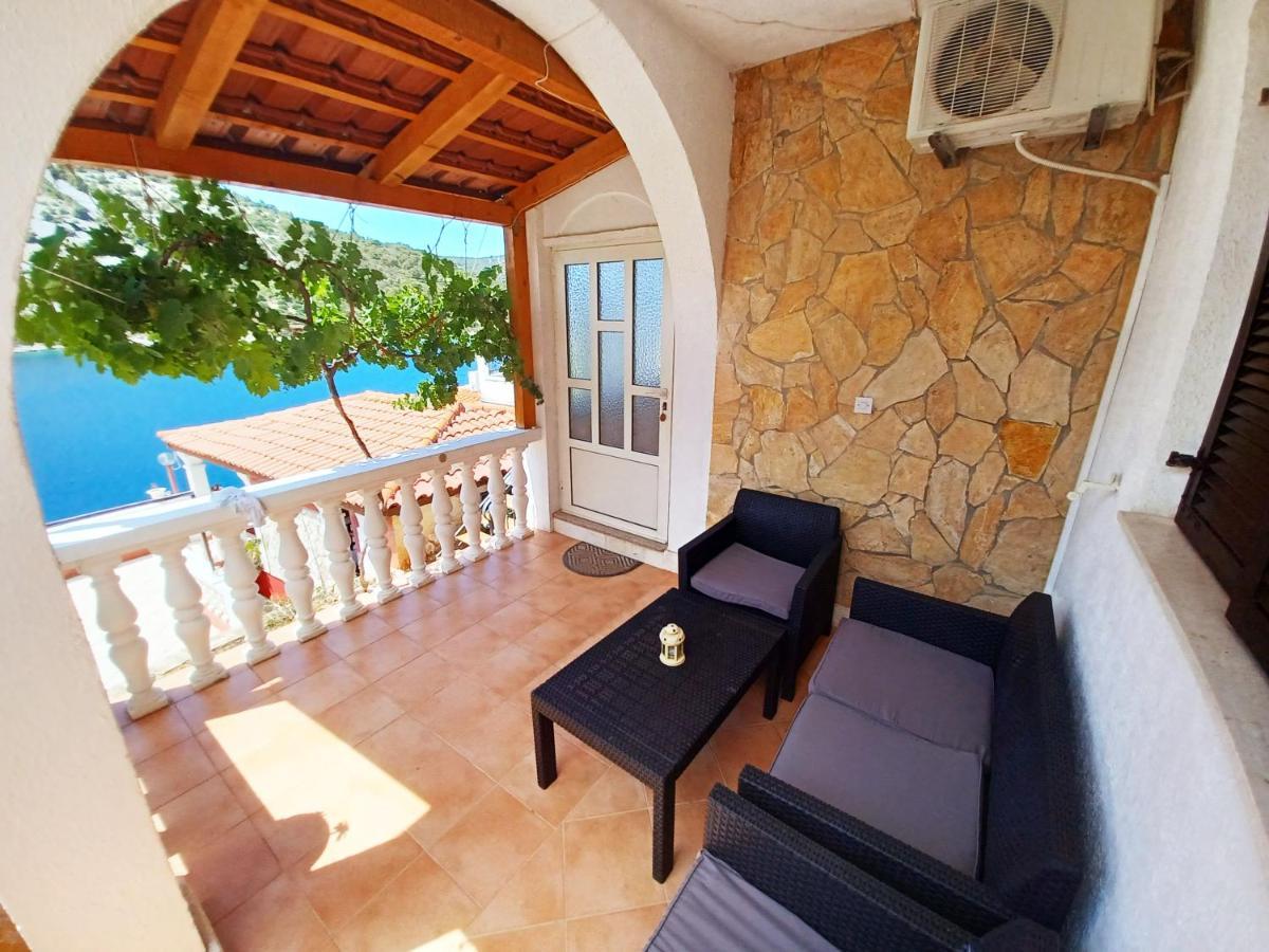 Apartments Carmen Vinišće Extérieur photo