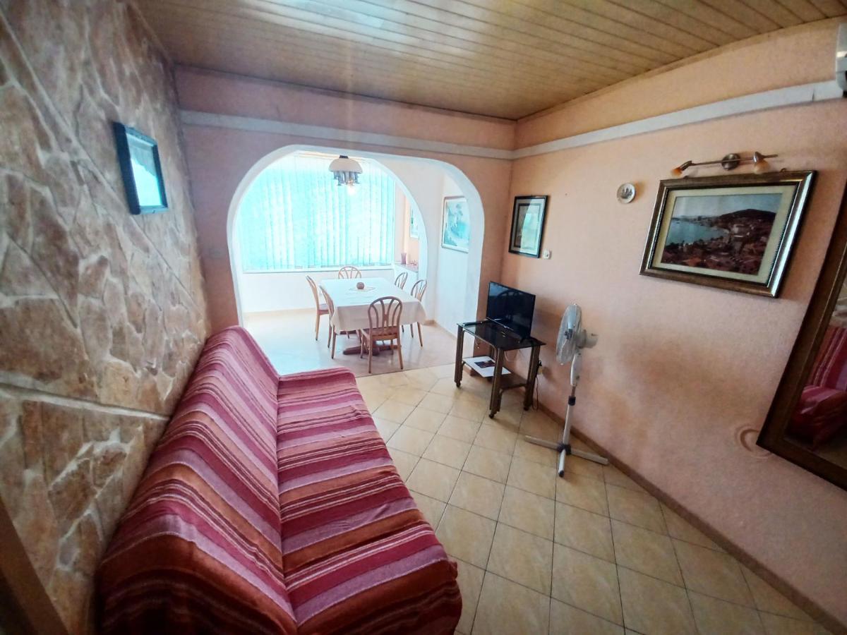 Apartments Carmen Vinišće Extérieur photo