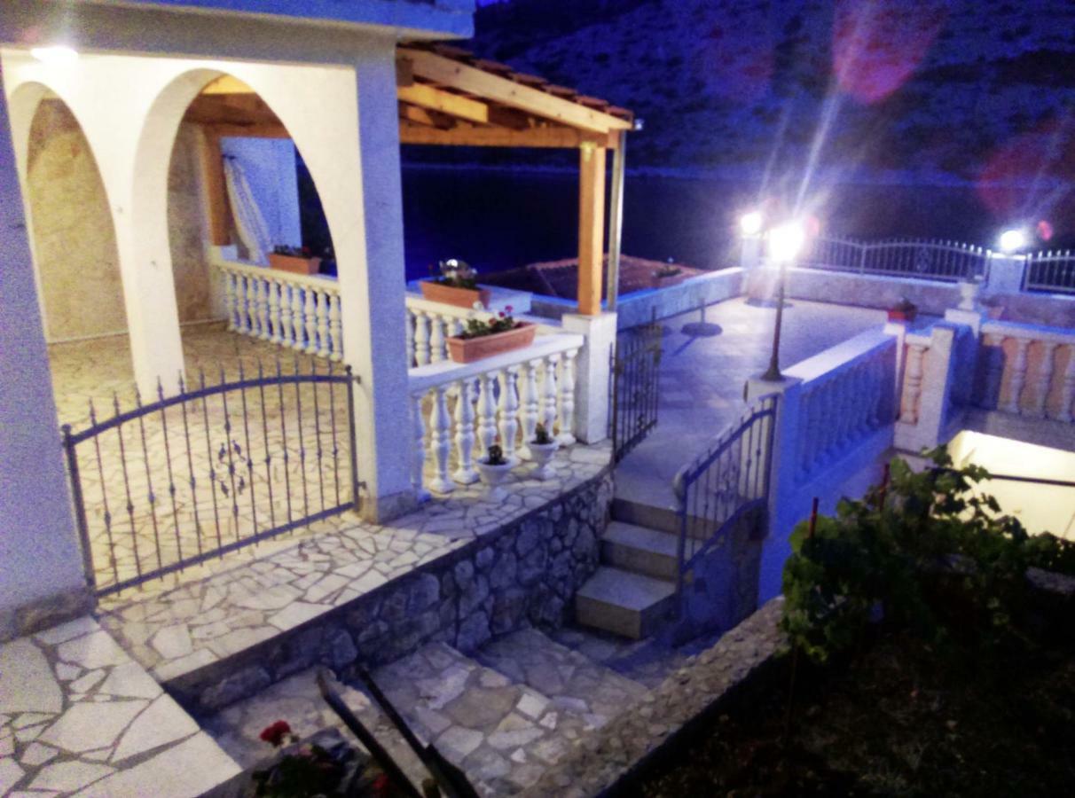 Apartments Carmen Vinišće Extérieur photo