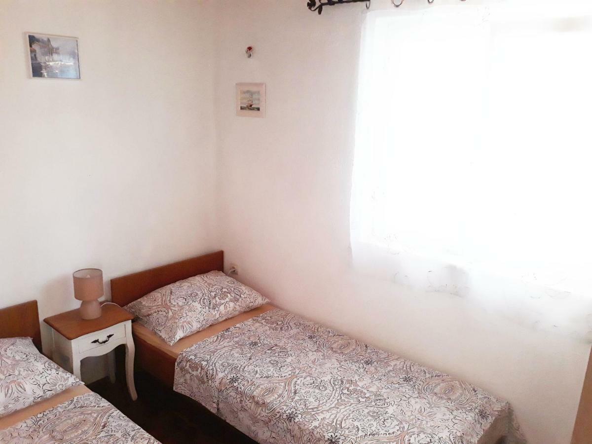 Apartments Carmen Vinišće Extérieur photo