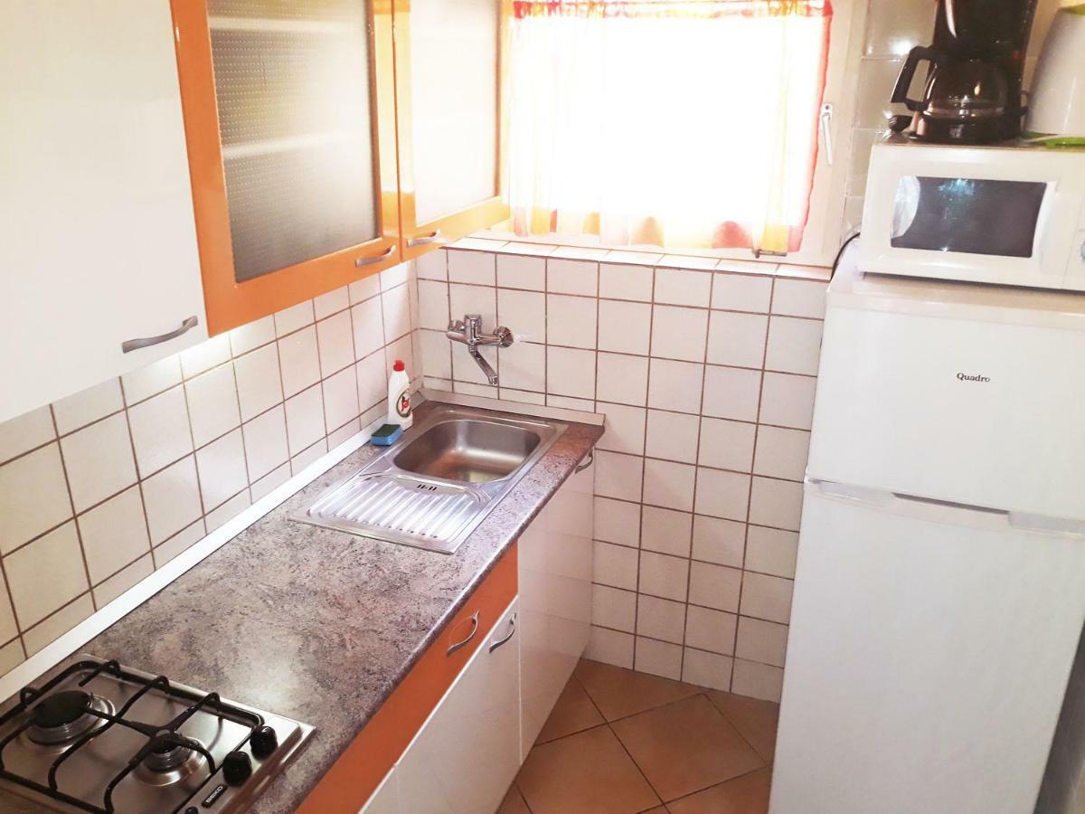 Apartments Carmen Vinišće Extérieur photo