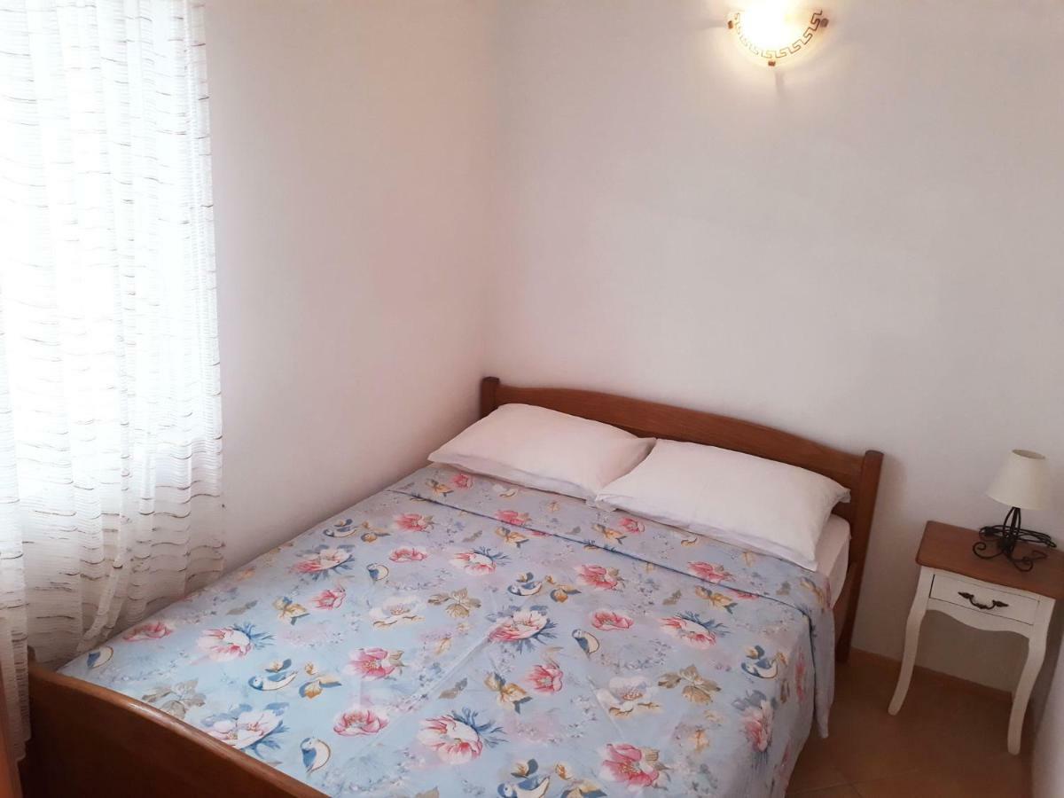 Apartments Carmen Vinišće Extérieur photo